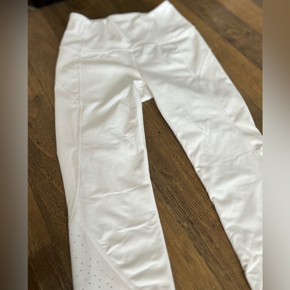 LULULEMON White High-Waisted Anew Tight Leggings with Perforated Detail n legs - Picture 10 of 11